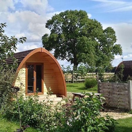 Campion Glamping Pod Hotel Cheltenham Exterior photo