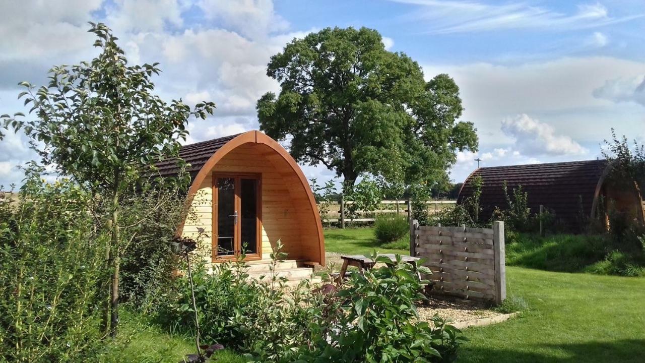 Campion Glamping Pod Hotel Cheltenham Exterior photo